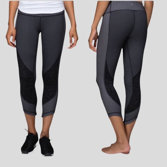 lululemon athletica Pants - Lululemon Wunder Under Crop *Sashiko
in Black / Deep Coal.
Size 8. Pristine.